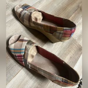 Toms wedge shoe
